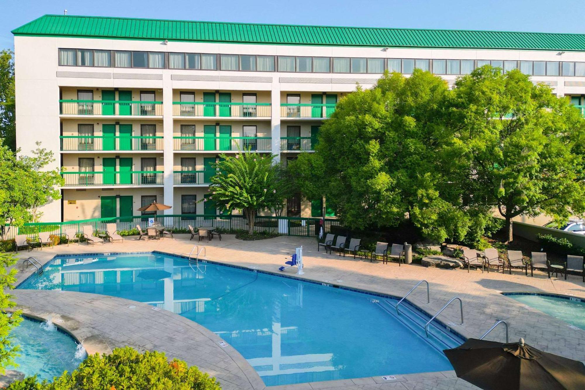 Quality Inn Near The Island Pigeon Forge Exterior photo