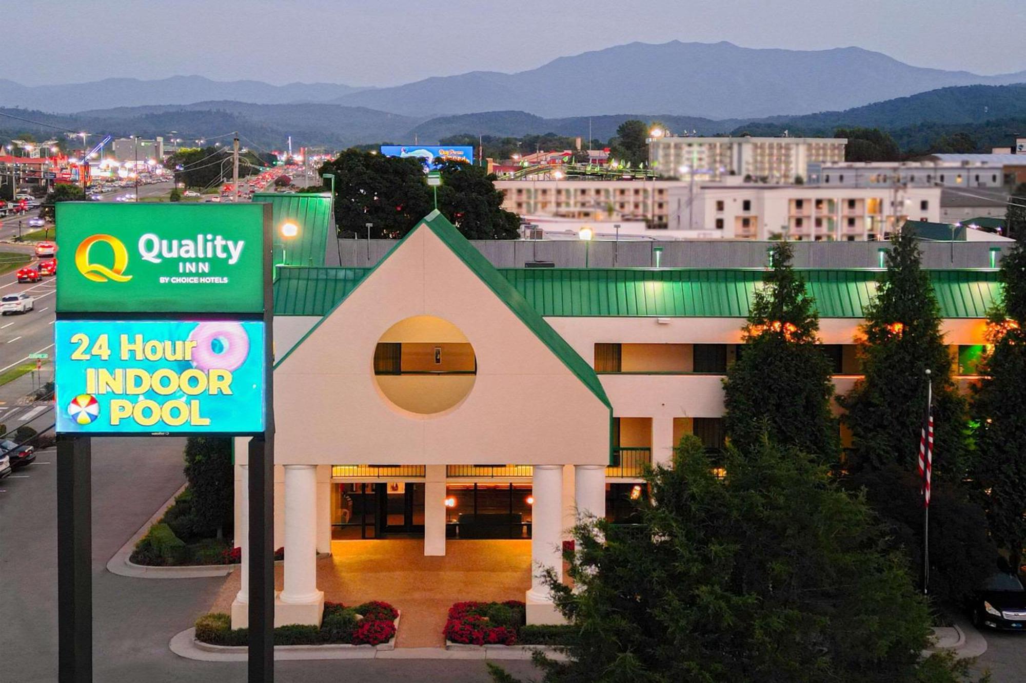 Quality Inn Near The Island Pigeon Forge Exterior photo